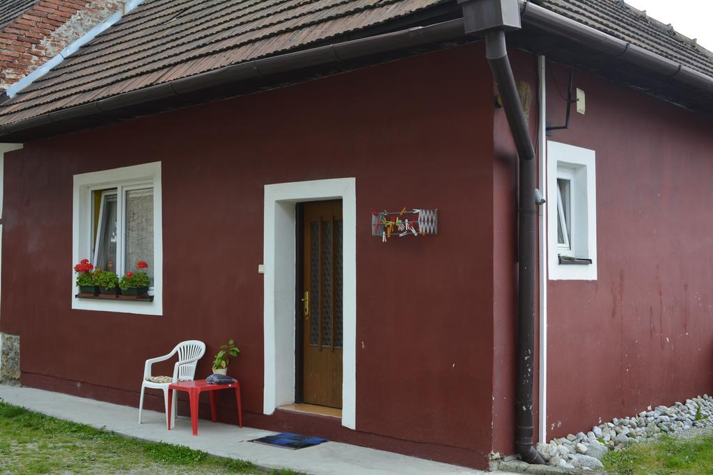 Begonia-Dom S Jednou Spalnou Bešeňová الغرفة الصورة